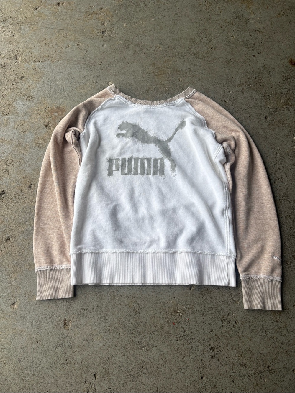 Vintage 2000’s PUMA Women's Two-Tone Crewneck Sweatshirt - White & Beige